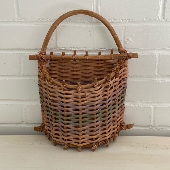 Muted-multicolored hanging wicker storage basket - Picture 2 of 8